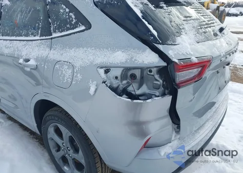 2024 Ford Escape St-Line z USA, uszkodzony, nr VIN 1FMCU9MN2RUA23549